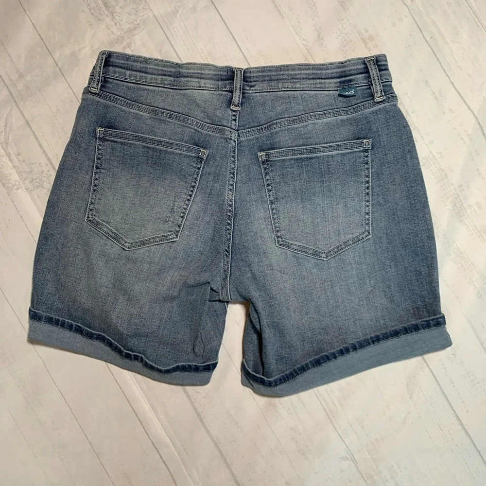 NWT JAG Alex mid rise boyfriend short. Cuffed. Size 6. - Picture 2 of 10
